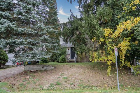 Photo 11 at 26 Capelle Street, Oak Ridges Lake Wilcox, Richmond Hill