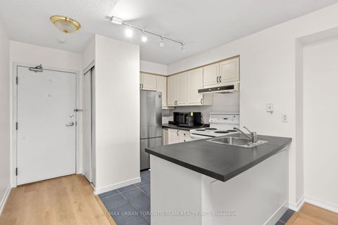 Photo 7 at #505 - 140 Bathurst Street, Niagara, Toronto