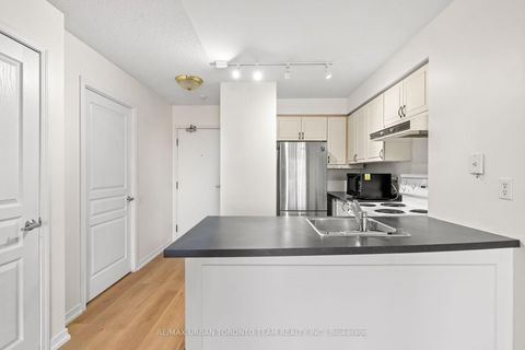 Photo 8 at #505 - 140 Bathurst Street, Niagara, Toronto