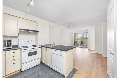 Photo 10 at #505 - 140 Bathurst Street, Niagara, Toronto
