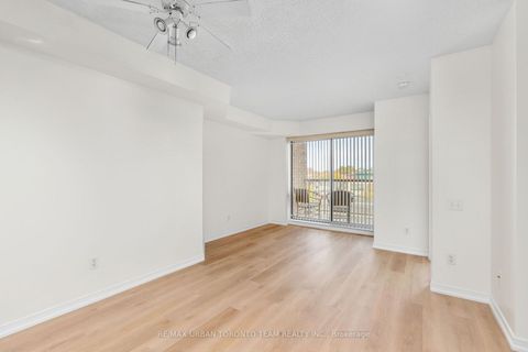 Photo 12 at #505 - 140 Bathurst Street, Niagara, Toronto