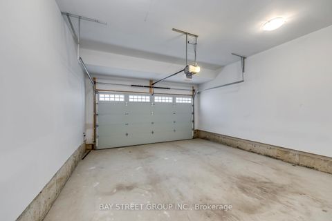 Photo 11 at 39 Foxwarren Drive, Bayview Village, Toronto