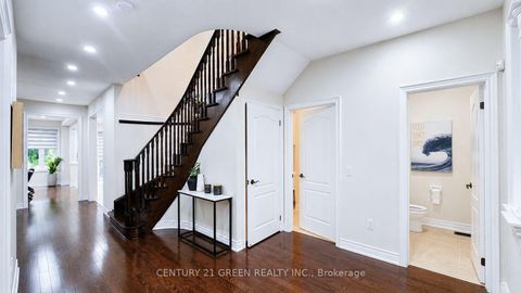 Photo 5 at 61 Magdalan Crescent, Jefferson, Richmond Hill