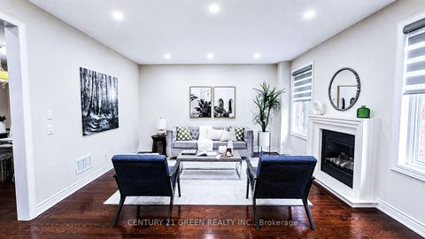 Photo 13 at 61 Magdalan Crescent, Jefferson, Richmond Hill