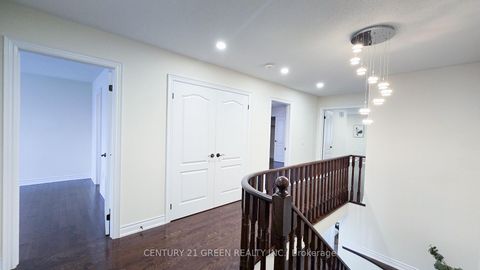 Photo 27 at 61 Magdalan Crescent, Jefferson, Richmond Hill