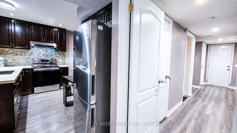 Photo 35 at 61 Magdalan Crescent, Jefferson, Richmond Hill