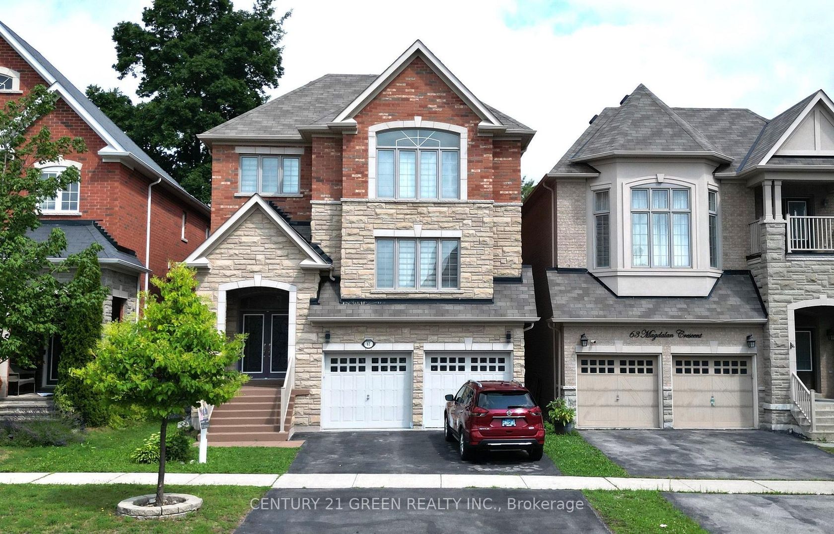 61 Magdalan Crescent, Jefferson, Richmond Hill photo number 2