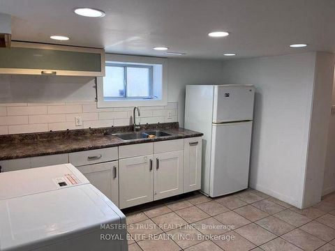 Photo 4 at 89 Finch Avenue E, Willowdale East, Toronto