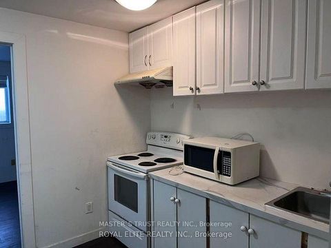 Photo 9 at 89 Finch Avenue E, Willowdale East, Toronto