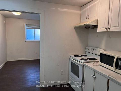 Photo 10 at 89 Finch Avenue E, Willowdale East, Toronto