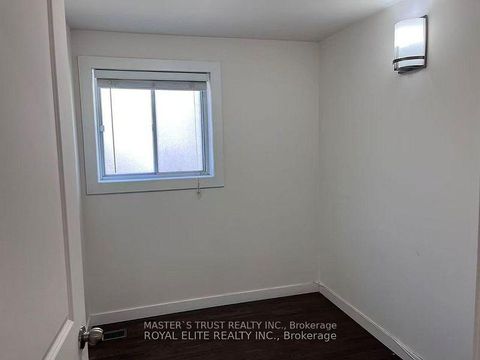 Photo 11 at 89 Finch Avenue E, Willowdale East, Toronto