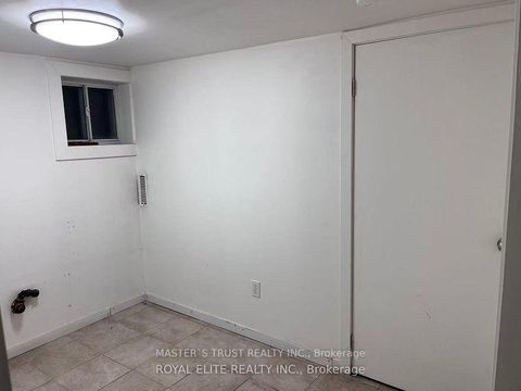 Photo 13 at 89 Finch Avenue E, Willowdale East, Toronto