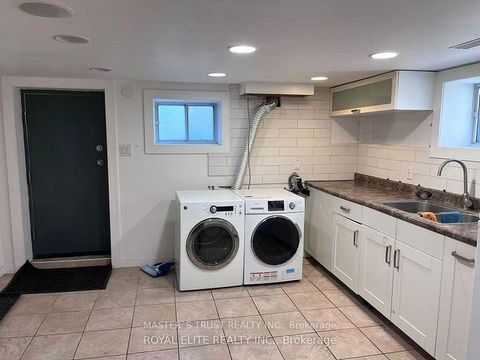 Photo 14 at 89 Finch Avenue E, Willowdale East, Toronto