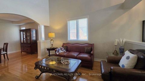 Photo 5 at 30 O'Hara Crescent, Jefferson, Richmond Hill