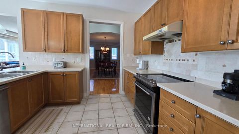Photo 13 at 30 O'Hara Crescent, Jefferson, Richmond Hill