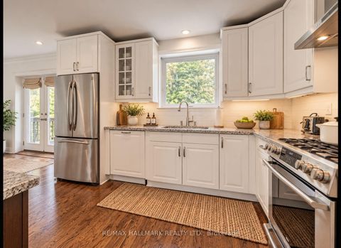 Photo 2 at 19 Brookwood Court, Don Mills, Toronto
