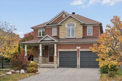 Photo 2 at 5 Ravine Edge Drive, Jefferson, Richmond Hill