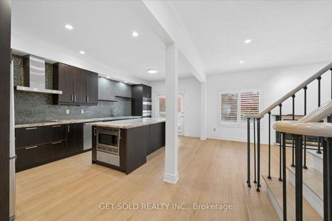Photo 10 at 5 Ravine Edge Drive, Jefferson, Richmond Hill