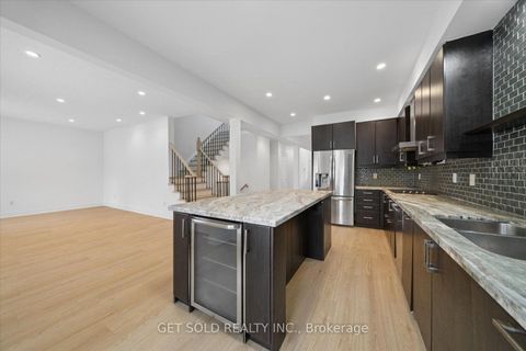 Photo 12 at 5 Ravine Edge Drive, Jefferson, Richmond Hill