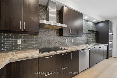 Photo 13 at 5 Ravine Edge Drive, Jefferson, Richmond Hill