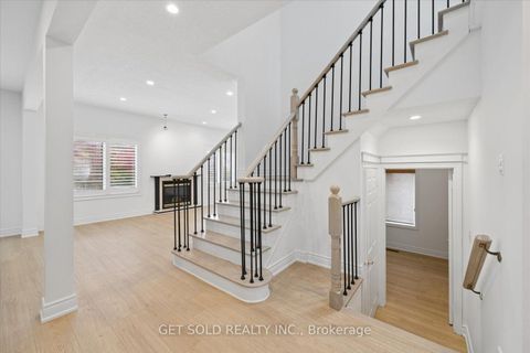 Photo 17 at 5 Ravine Edge Drive, Jefferson, Richmond Hill