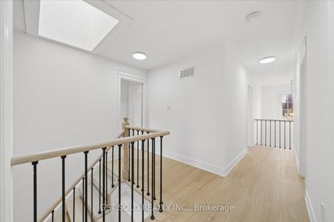 Photo 22 at 5 Ravine Edge Drive, Jefferson, Richmond Hill