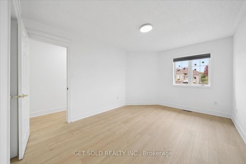 Photo 30 at 5 Ravine Edge Drive, Jefferson, Richmond Hill