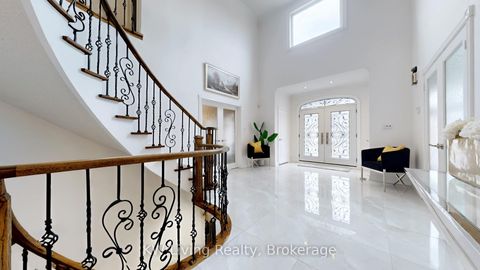 Photo 2 at 19 Spadina Road, Bayview Hill, Richmond Hill