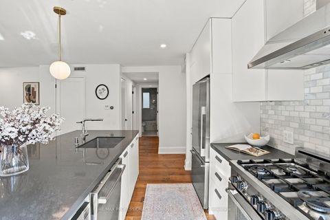 Photo 5 at 2A - 1657 Bathurst Street, Forest Hill South, Toronto