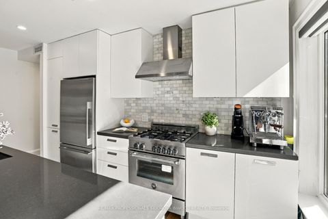 Photo 6 at 2A - 1657 Bathurst Street, Forest Hill South, Toronto