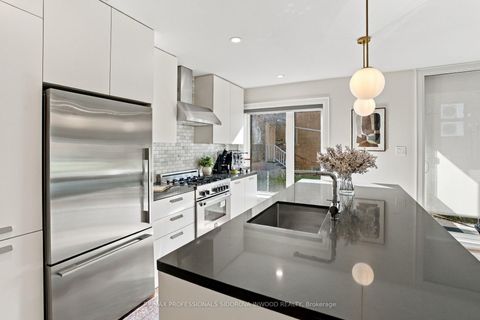 Photo 7 at 2A - 1657 Bathurst Street, Forest Hill South, Toronto