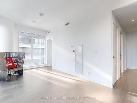 Photo 5 at 4805 - 55 Mercer Street, Waterfront Communities C1, Toronto