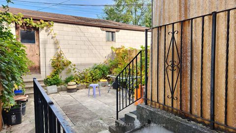 Photo 2 at 146 Wolseley Street, Bellwoods, Toronto