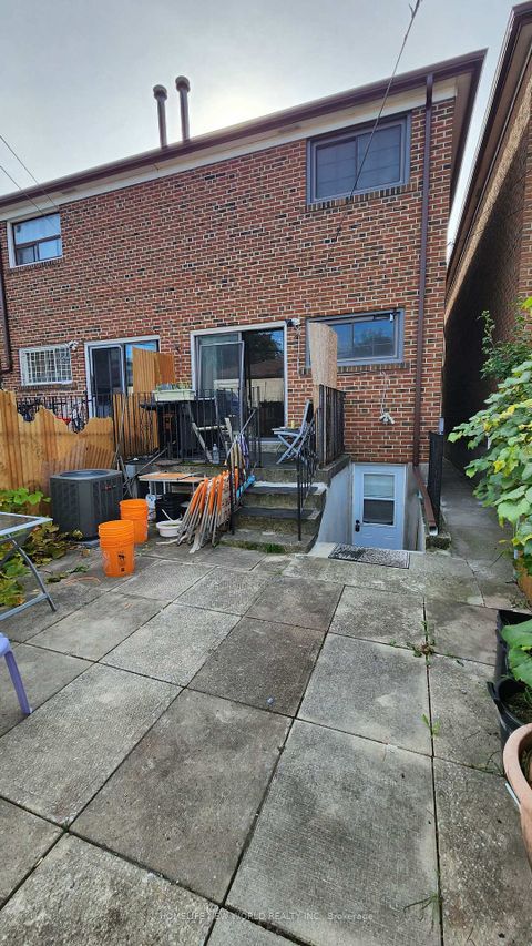 Photo 4 at 146 Wolseley Street, Bellwoods, Toronto