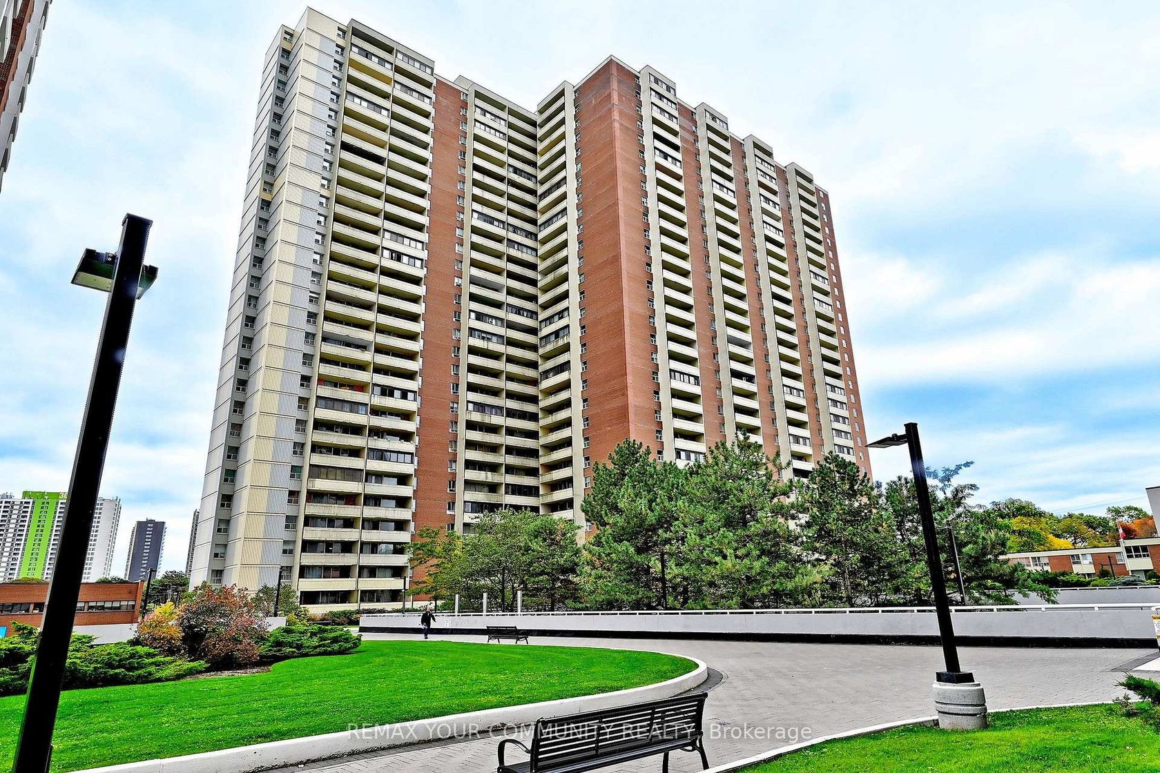 2602 - 5 Massey Square, Crescent Town, Toronto 