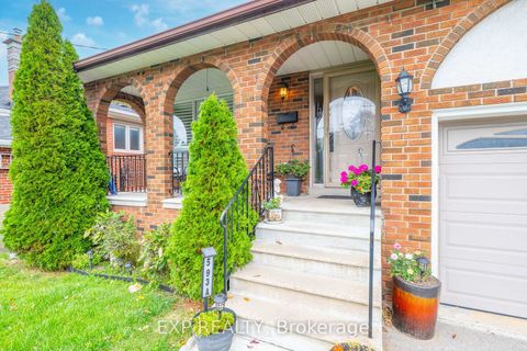 Photo 2 at 593A Scarlett Road N, Humber Heights, Toronto