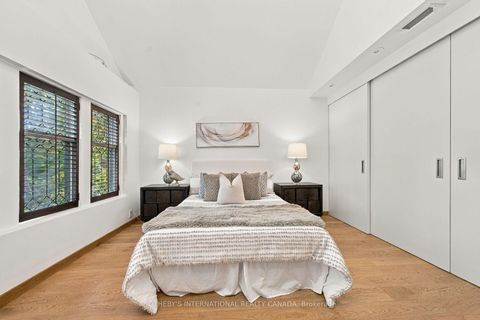 Photo 9 at 16 Sunnybrook Road, Swansea, Toronto
