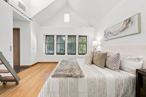 Photo 10 at 16 Sunnybrook Road, Swansea, Toronto