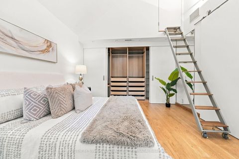 Photo 11 at 16 Sunnybrook Road, Swansea, Toronto