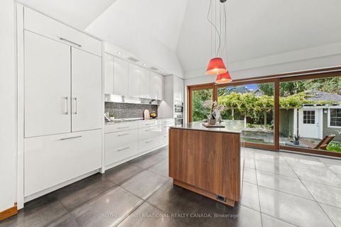 Photo 25 at 16 Sunnybrook Road, Swansea, Toronto
