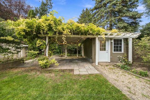 Photo 41 at 16 Sunnybrook Road, Swansea, Toronto