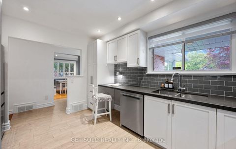 Photo 10 at 136 Prince George Drive, Rosethorn, Toronto