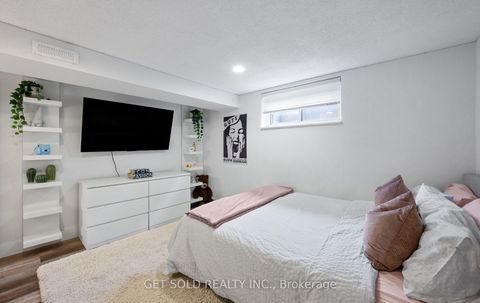 Photo 28 at 136 Prince George Drive, Rosethorn, Toronto