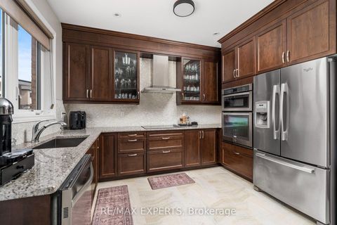 Photo 5 at 22 Garyscholl Road, Vellore Village, Vaughan