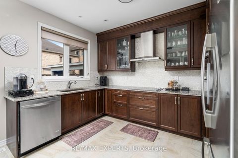 Photo 7 at 22 Garyscholl Road, Vellore Village, Vaughan