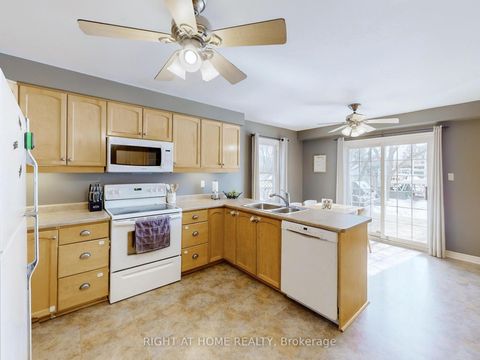 Photo 11 at 9 Sherie Drive, Keswick North, Georgina