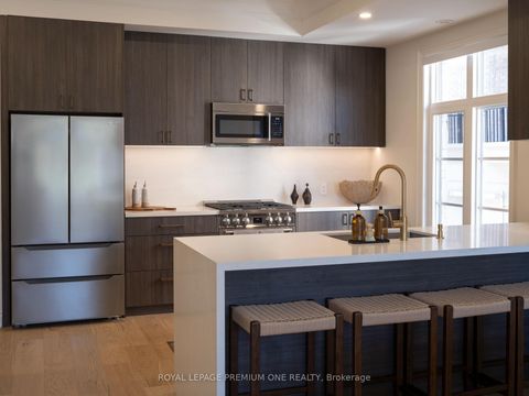 Photo 13 at 20 Earlington Avenue, Kingsway South, Toronto