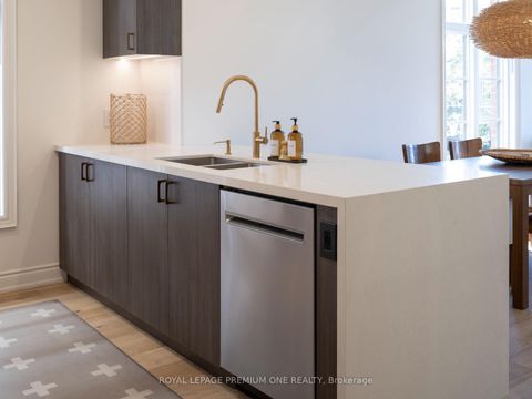 Photo 16 at 20 Earlington Avenue, Kingsway South, Toronto
