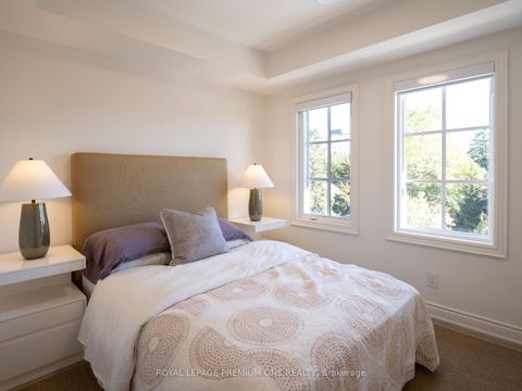 Photo 20 at 20 Earlington Avenue, Kingsway South, Toronto