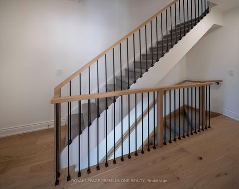 Photo 22 at 20 Earlington Avenue, Kingsway South, Toronto